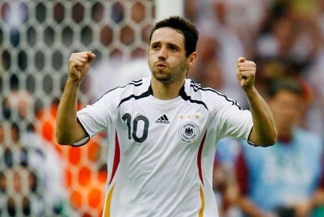 足坛一夜动态：AC米兰欧冠出局！拜仁绝平晋级16强 布鲁日出线