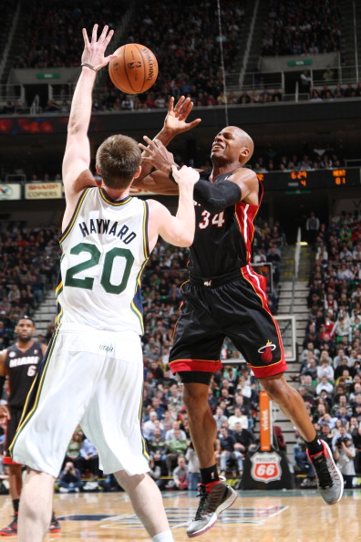 国足安排针对性技战术训练 世豪或被委以重任.