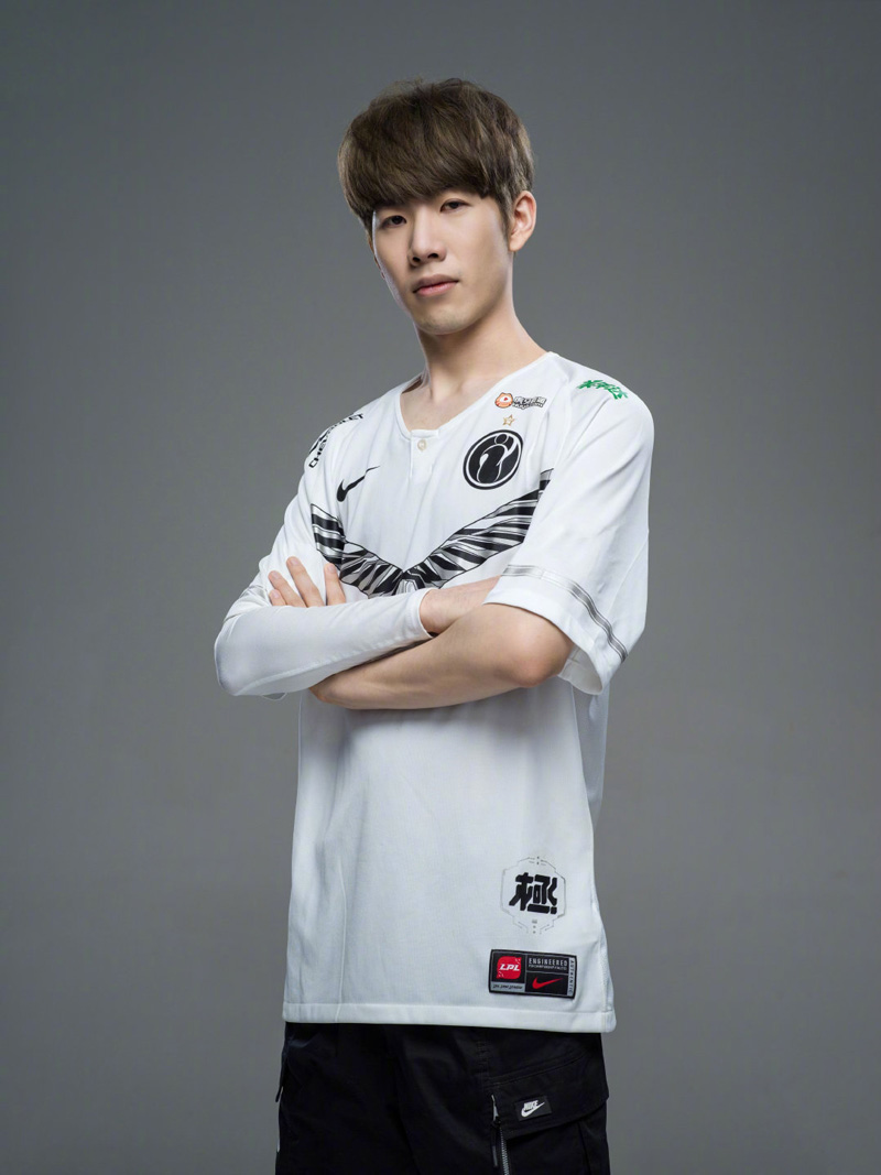 她们依然表 她们依然表