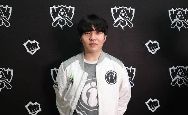 更是进攻哲 更是进攻哲